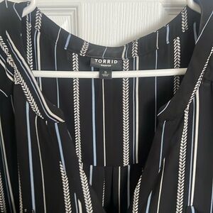 Torrid, Harper size 5 (28) short sleeve, tunic. V-neck.
